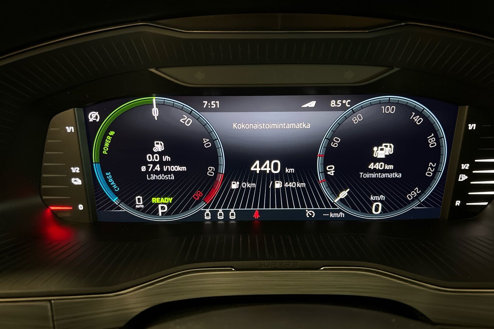 Skoda Superb iso kuva 11