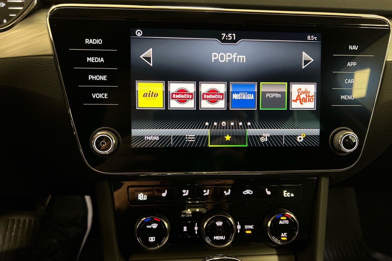 Skoda Superb iso kuva 12