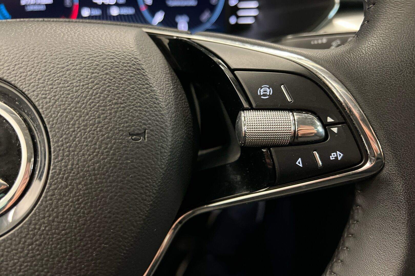 Skoda Superb iso kuva 15