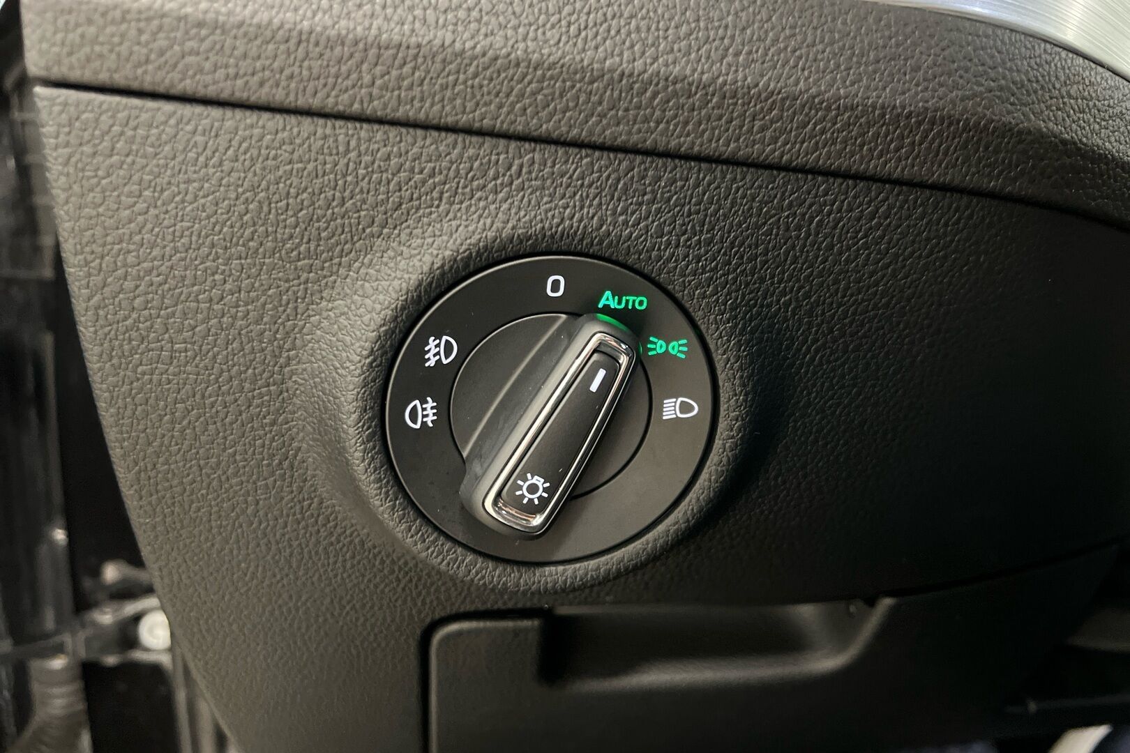 Skoda Superb iso kuva 16