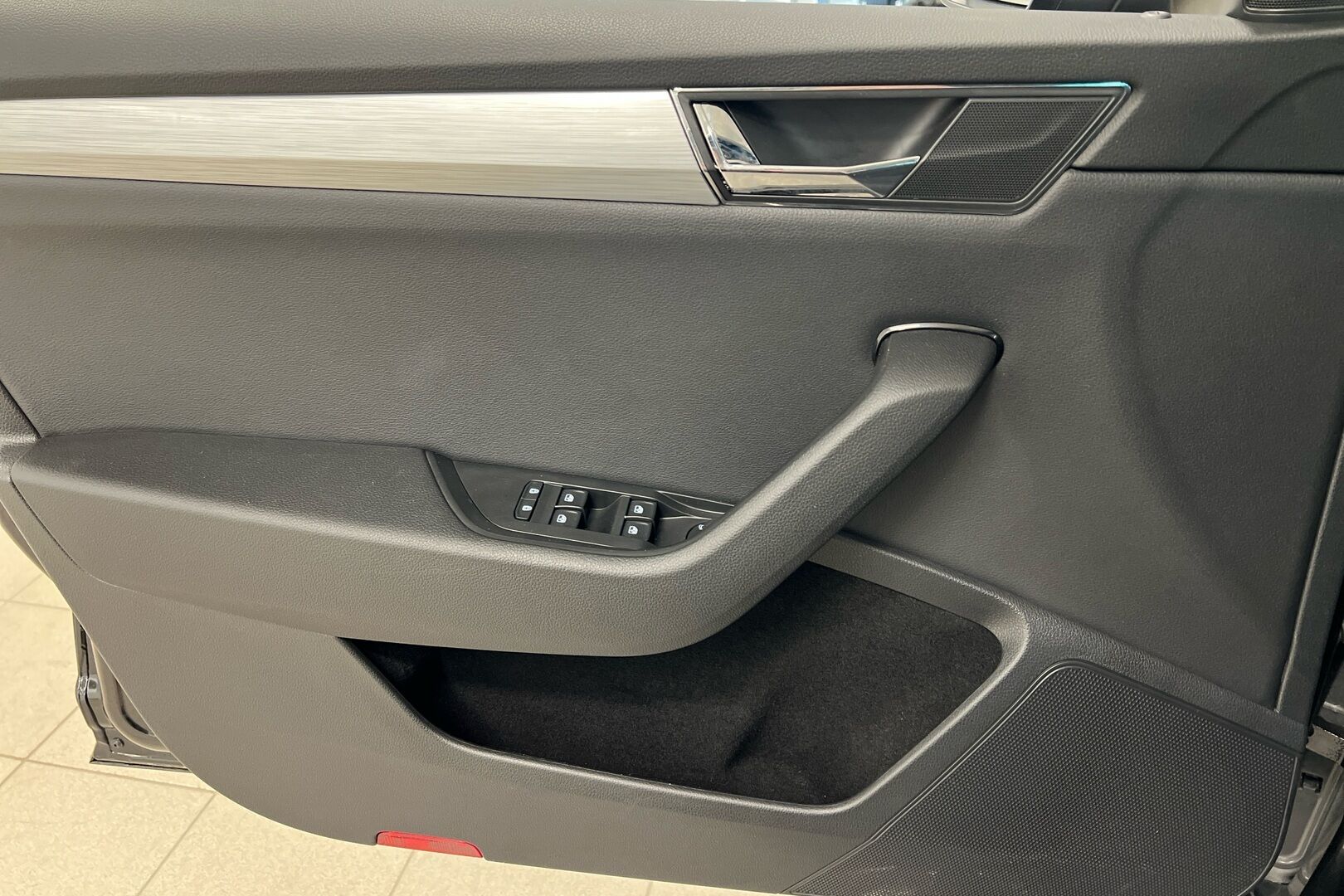 Skoda Superb iso kuva 17