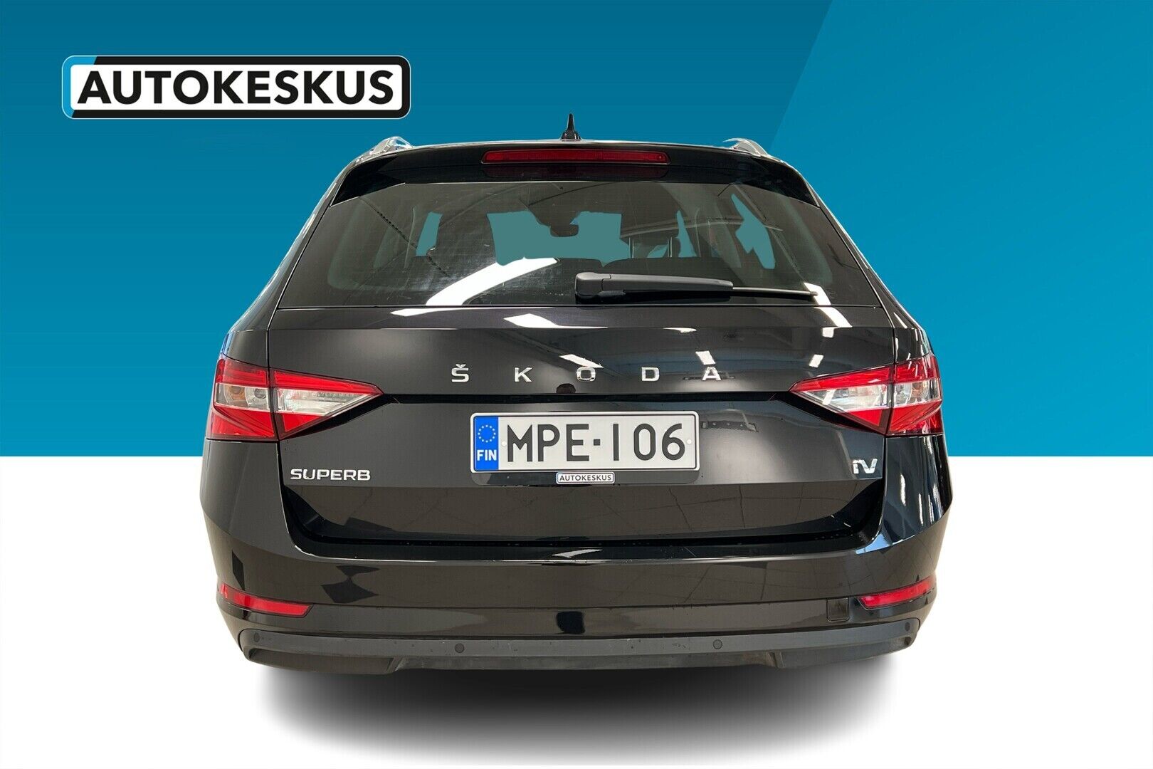 Skoda Superb iso kuva 2