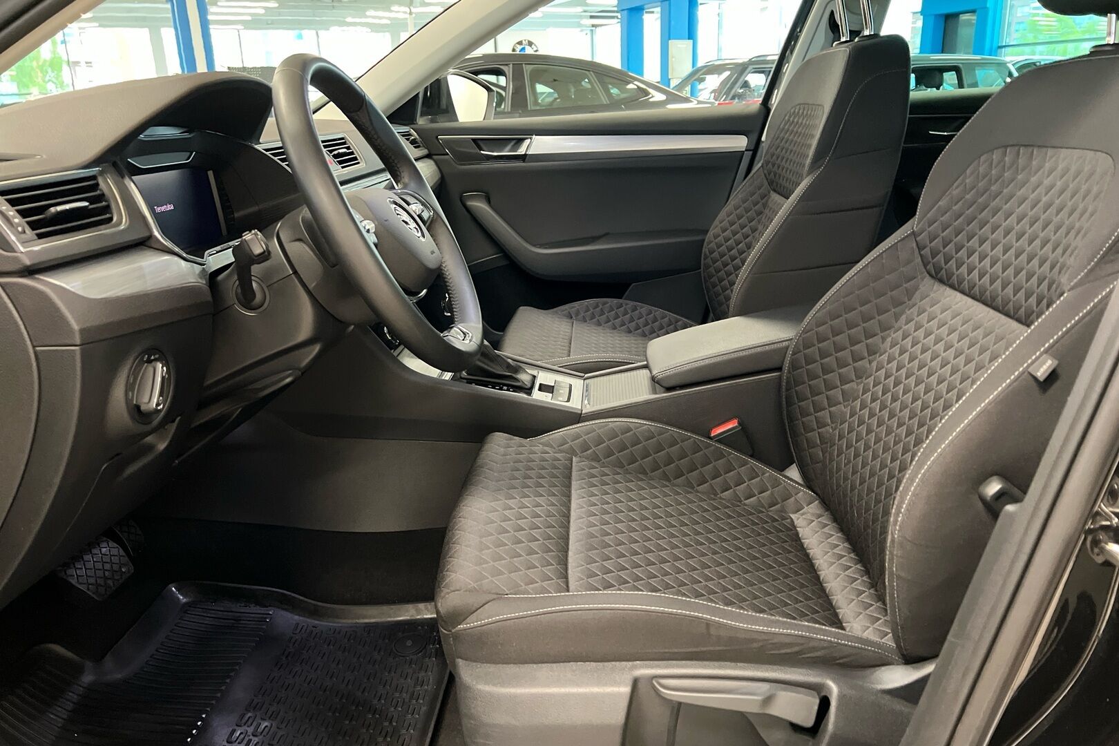 Skoda Superb iso kuva 7