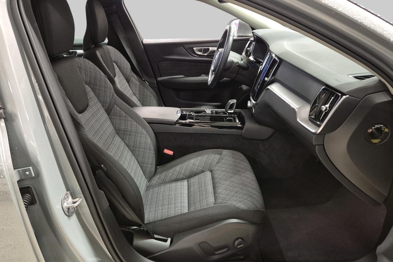 Volvo V60 iso kuva 4
