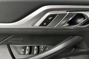 BMW i4 esikatselu 11