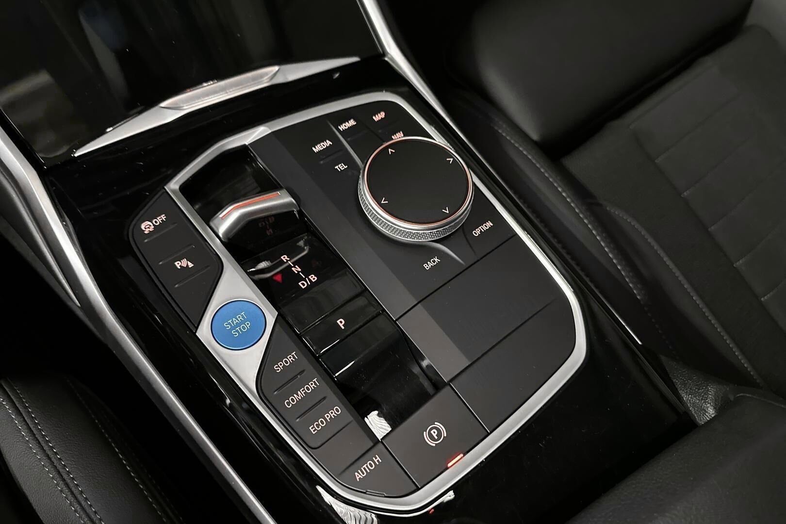 BMW i4 iso kuva 13