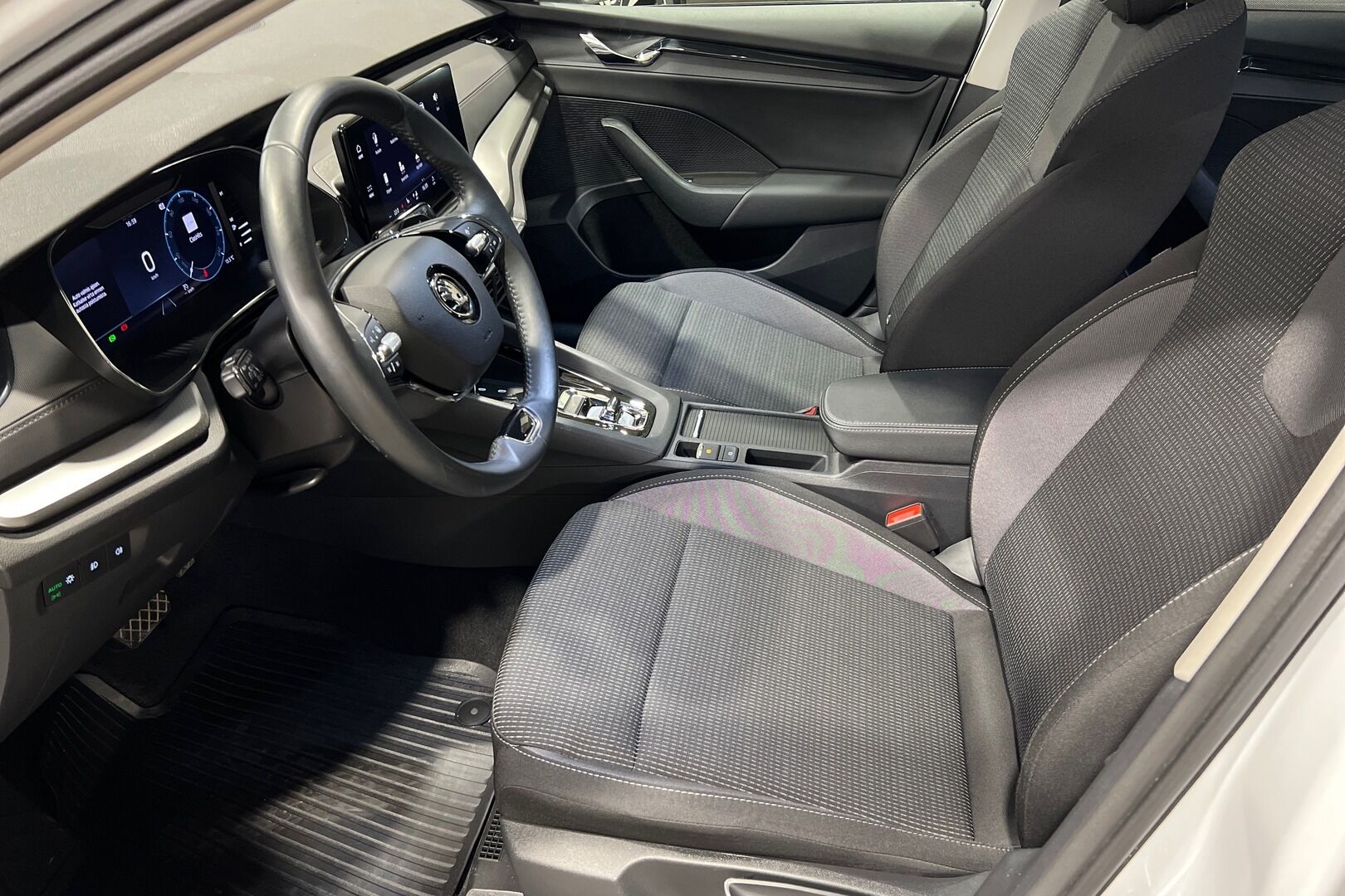 Skoda Octavia iso kuva 10