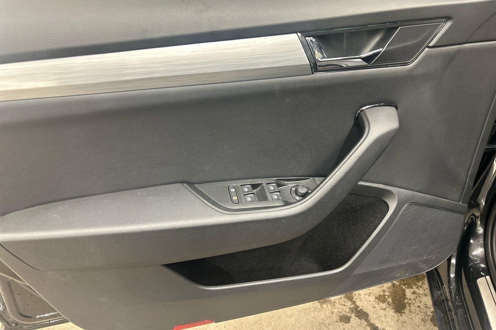 Skoda Superb iso kuva 11