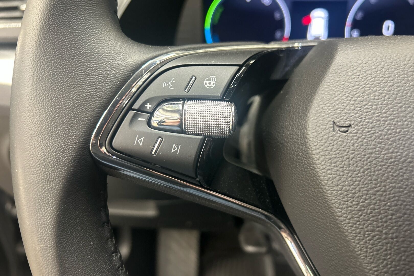 Skoda Superb iso kuva 13