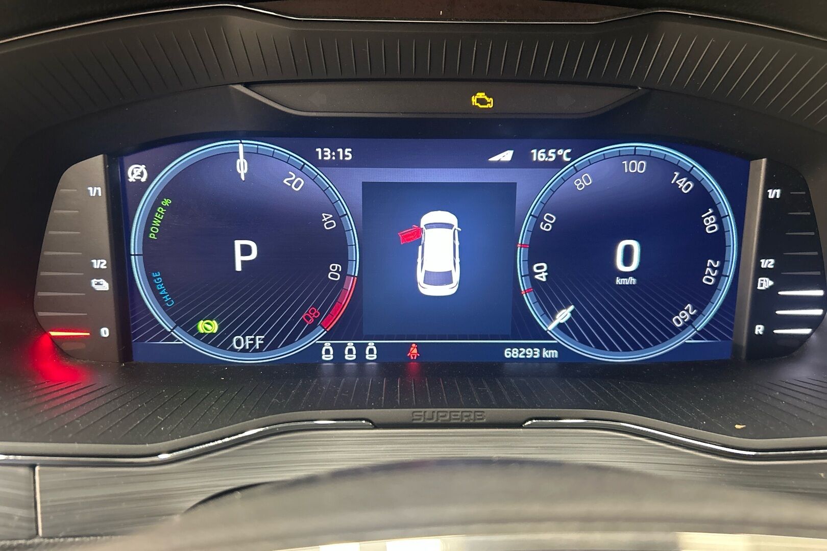 Skoda Superb iso kuva 15