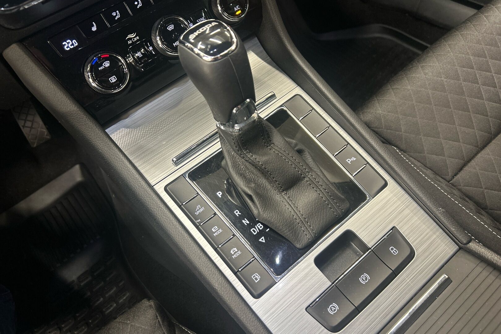 Skoda Superb iso kuva 20