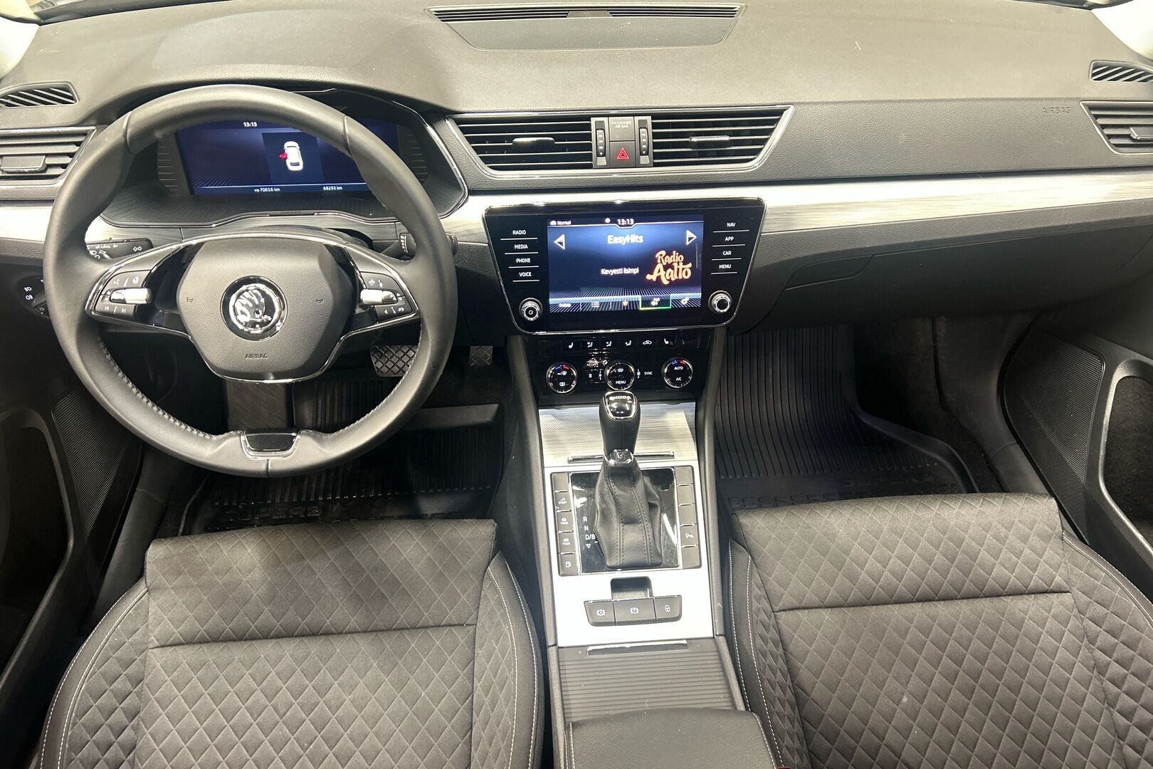 Skoda Superb iso kuva 6