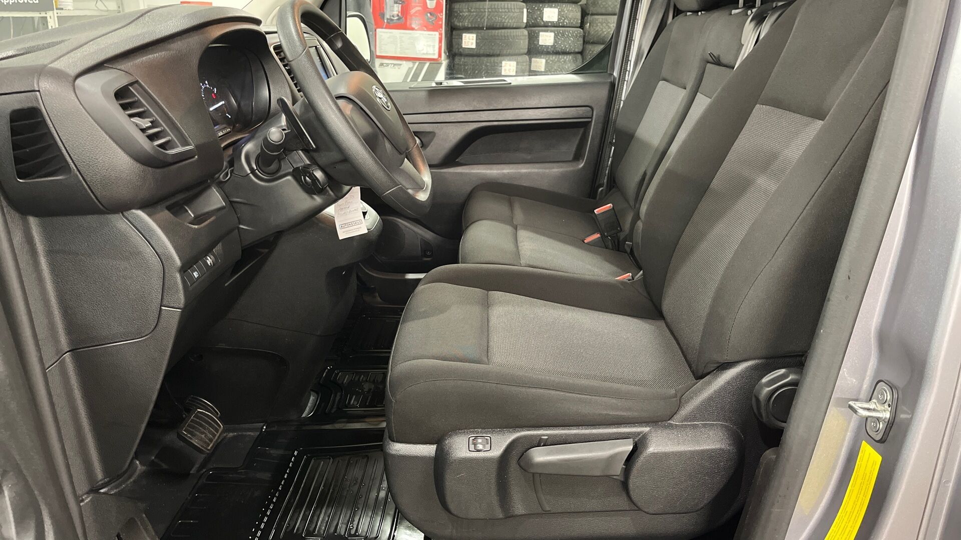 Toyota Proace iso kuva 8