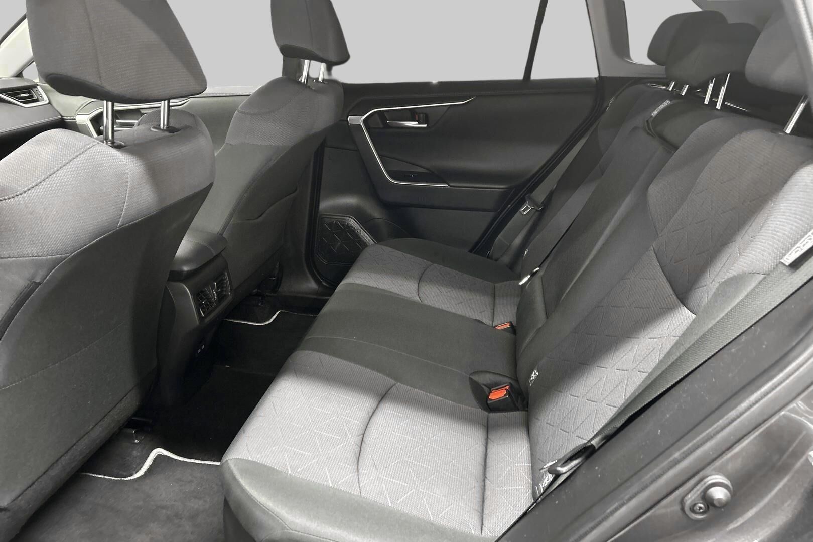 Toyota RAV4 iso kuva 10