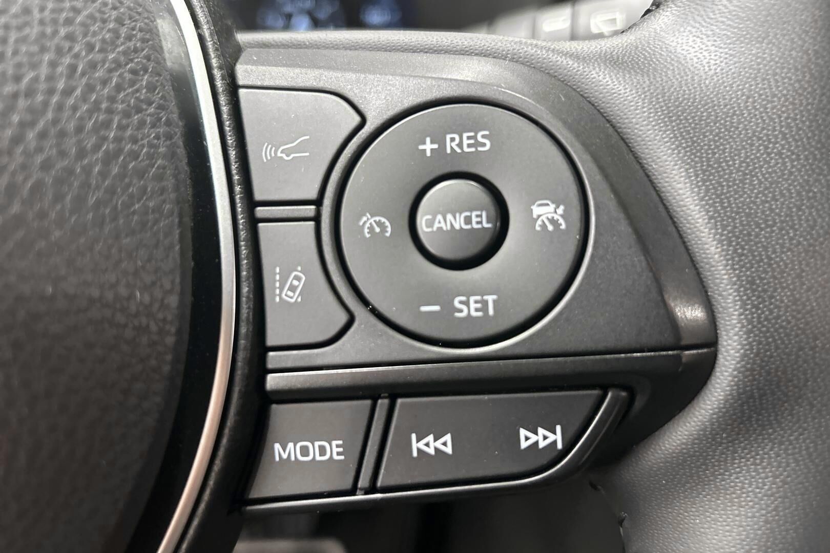 Toyota RAV4 iso kuva 16