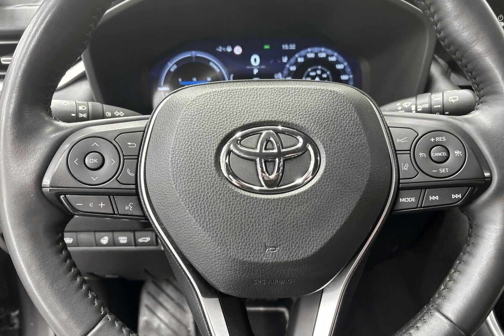 Toyota RAV4 iso kuva 18