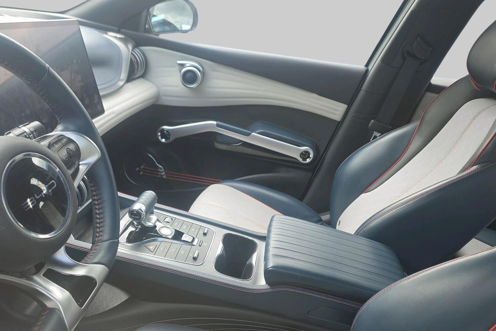 BYD Atto 3 iso kuva 2
