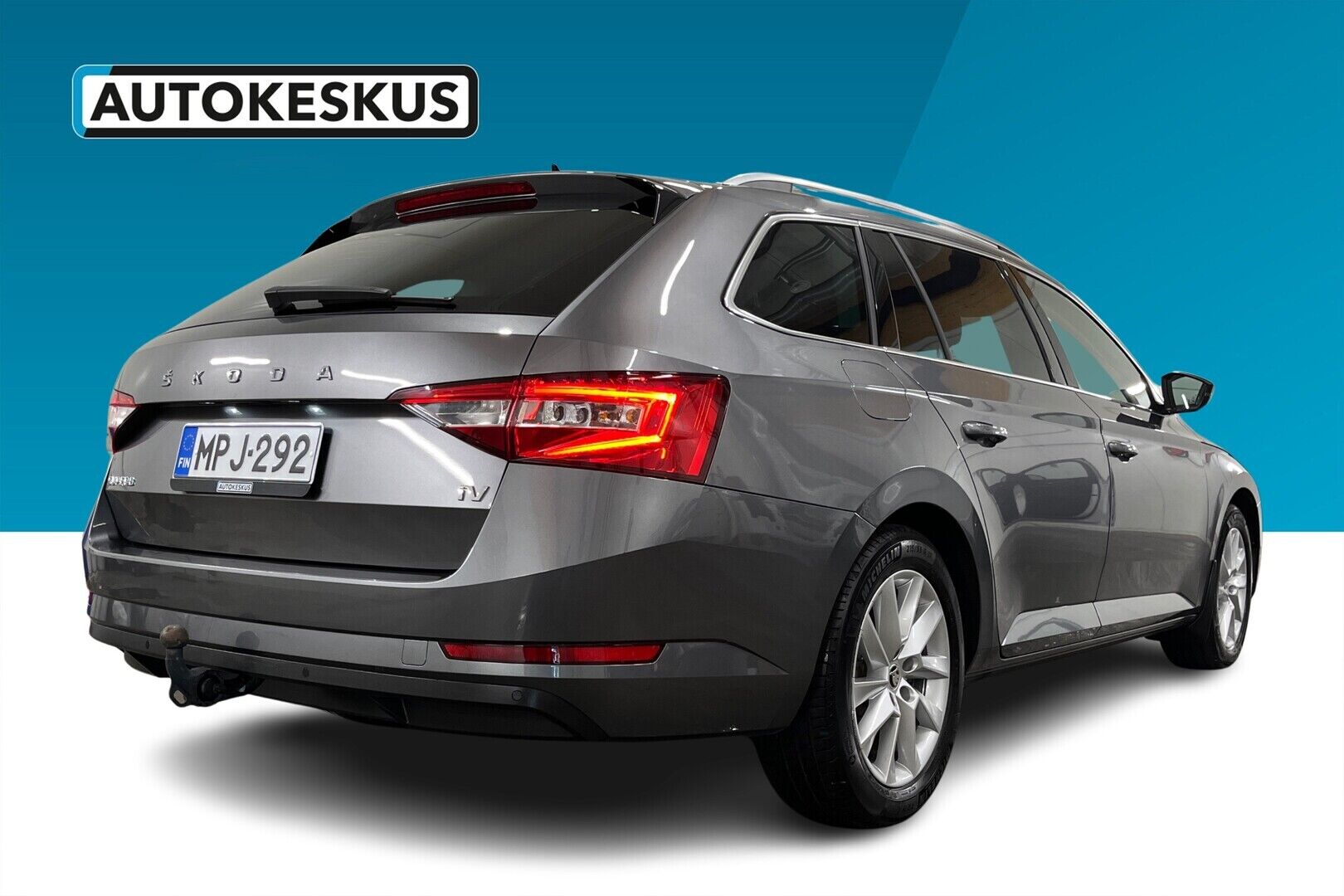 Skoda Superb iso kuva 1