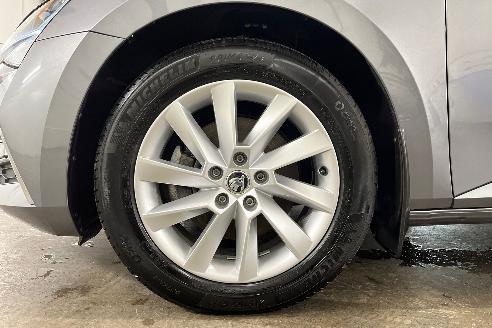 Skoda Superb iso kuva 10