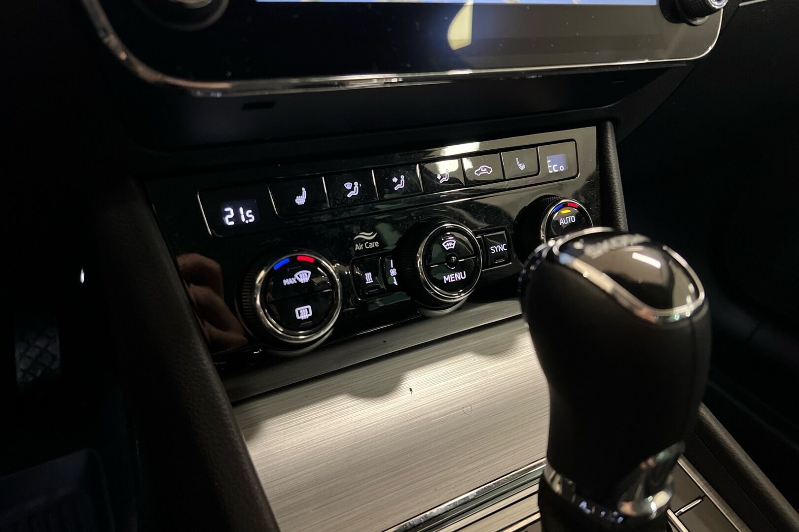 Skoda Superb iso kuva 10