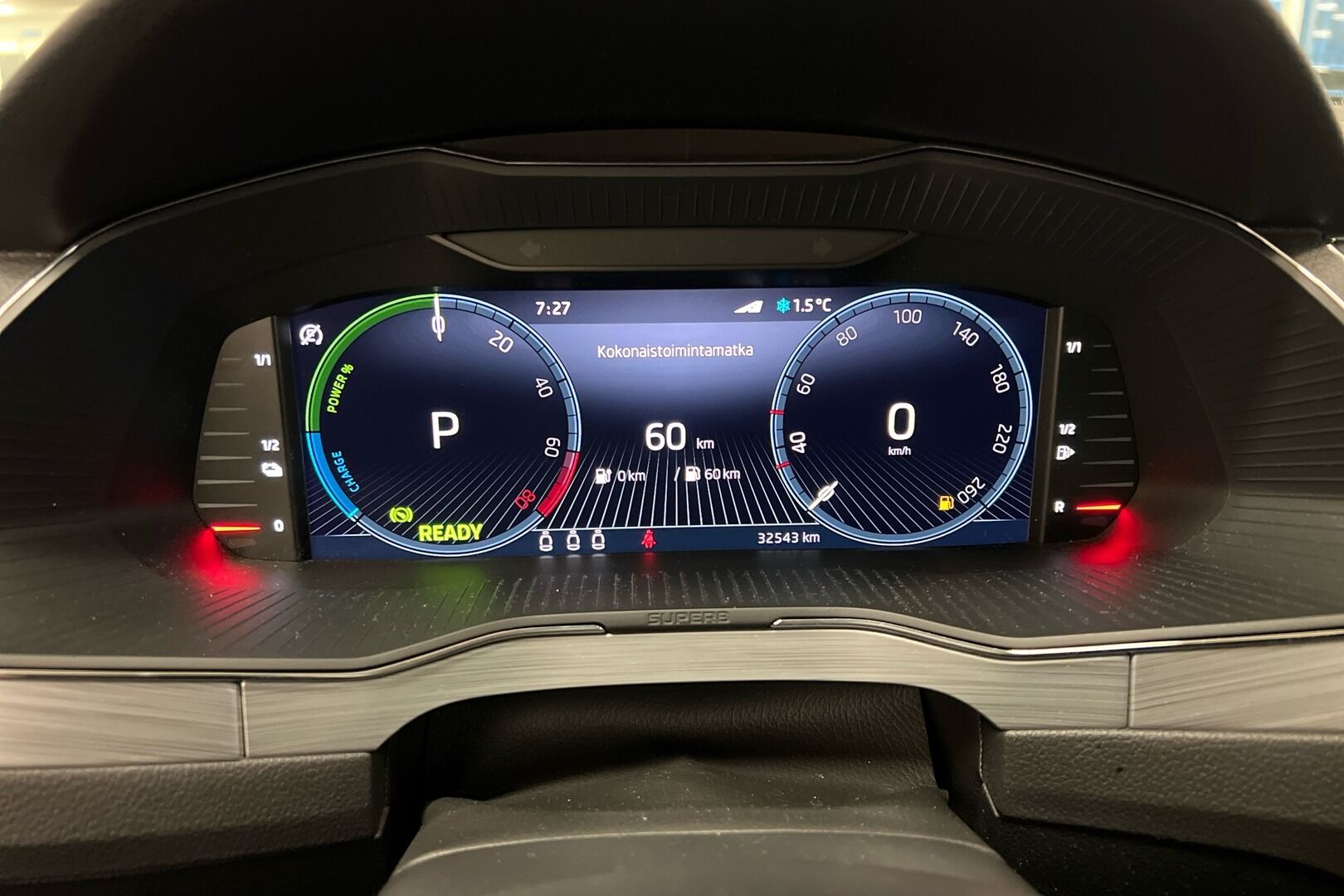 Skoda Superb iso kuva 12