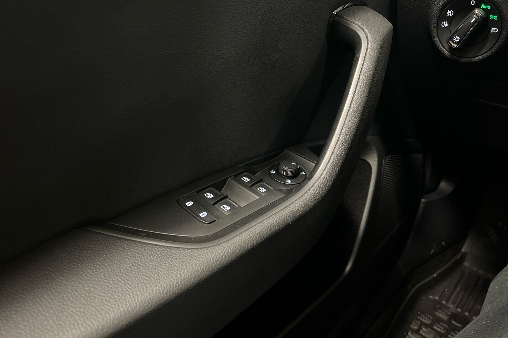 Skoda Superb iso kuva 14
