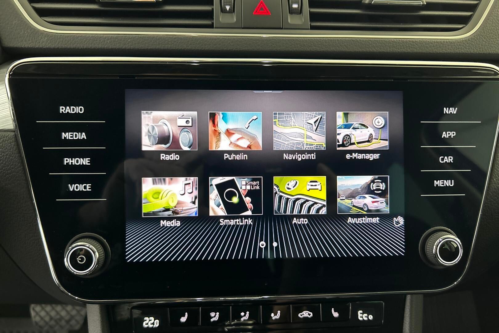 Skoda Superb iso kuva 17