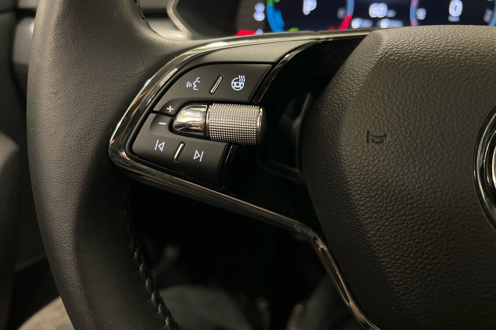 Skoda Superb iso kuva 18