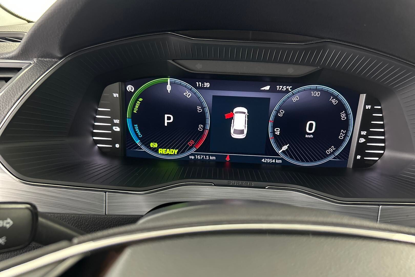 Skoda Superb iso kuva 19