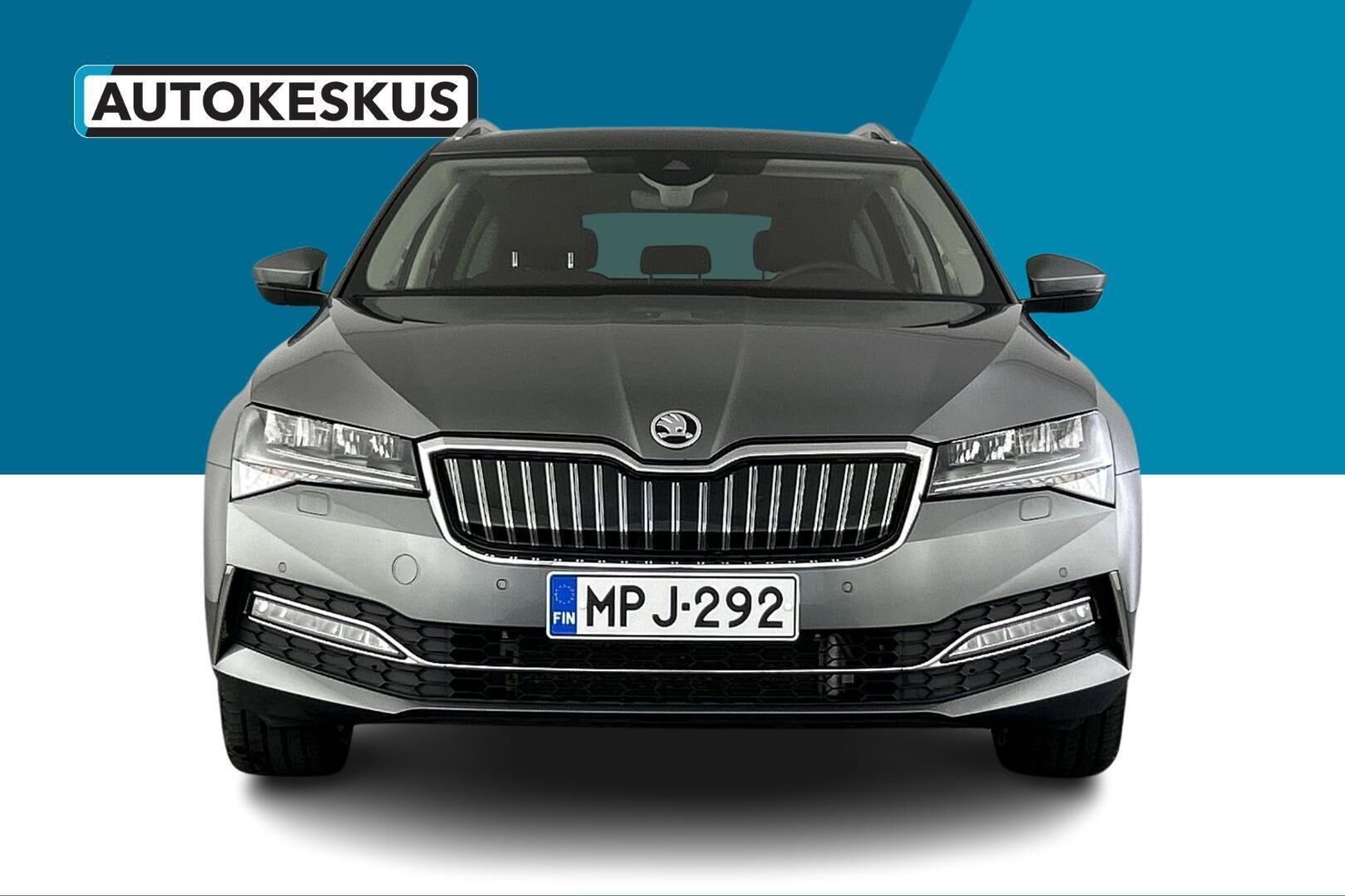 Skoda Superb iso kuva 2