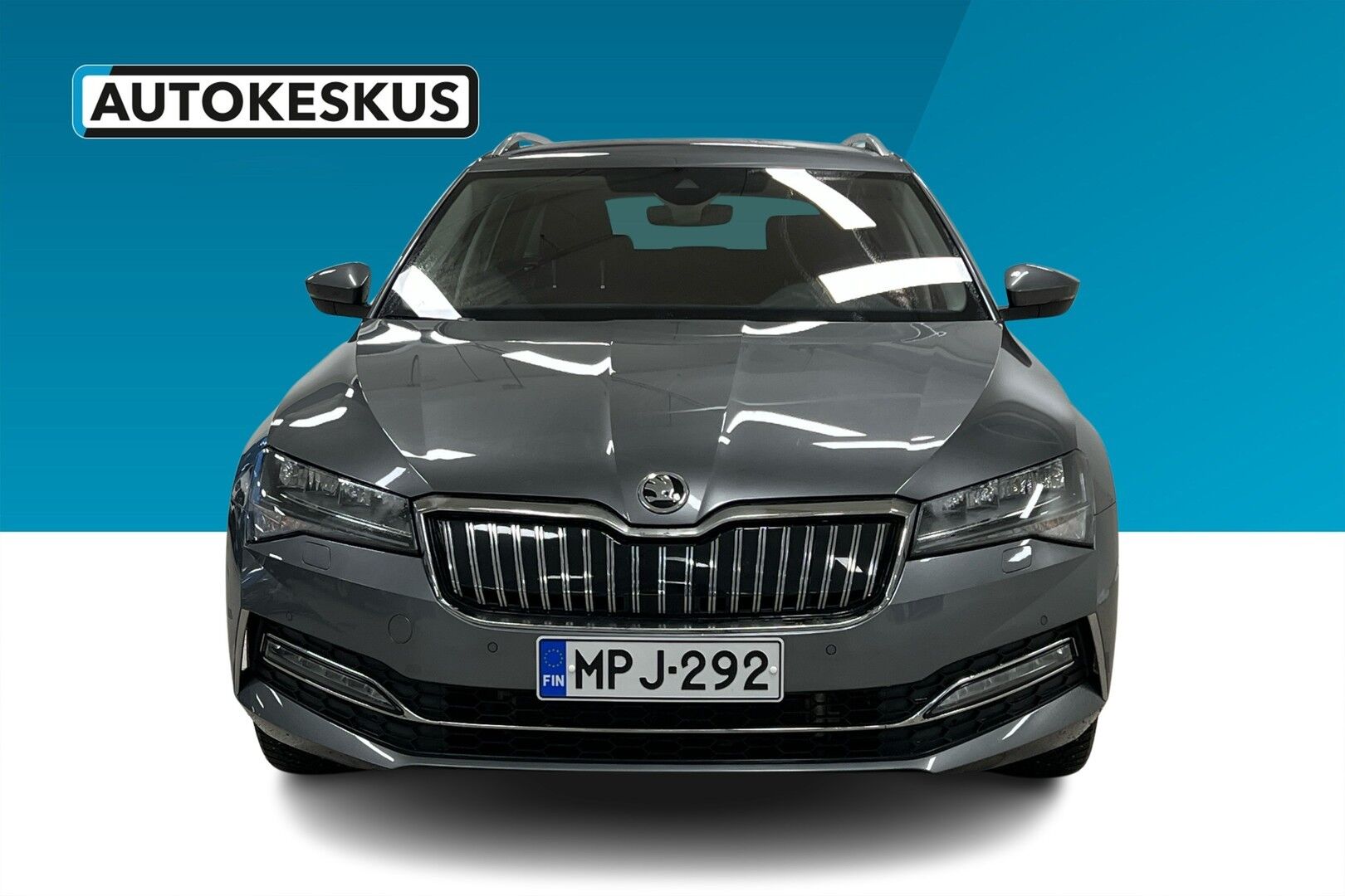 Skoda Superb iso kuva 2