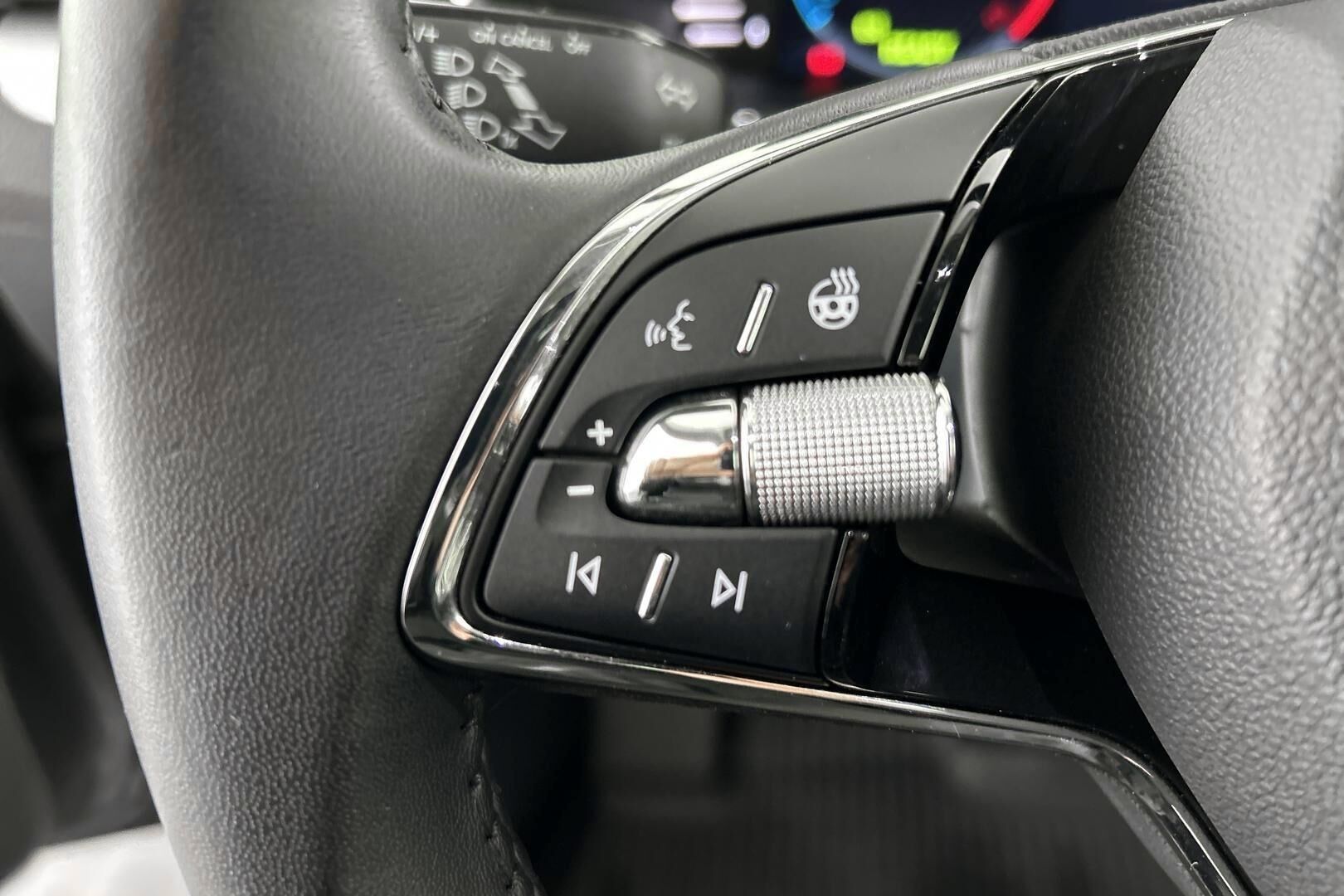 Skoda Superb iso kuva 23