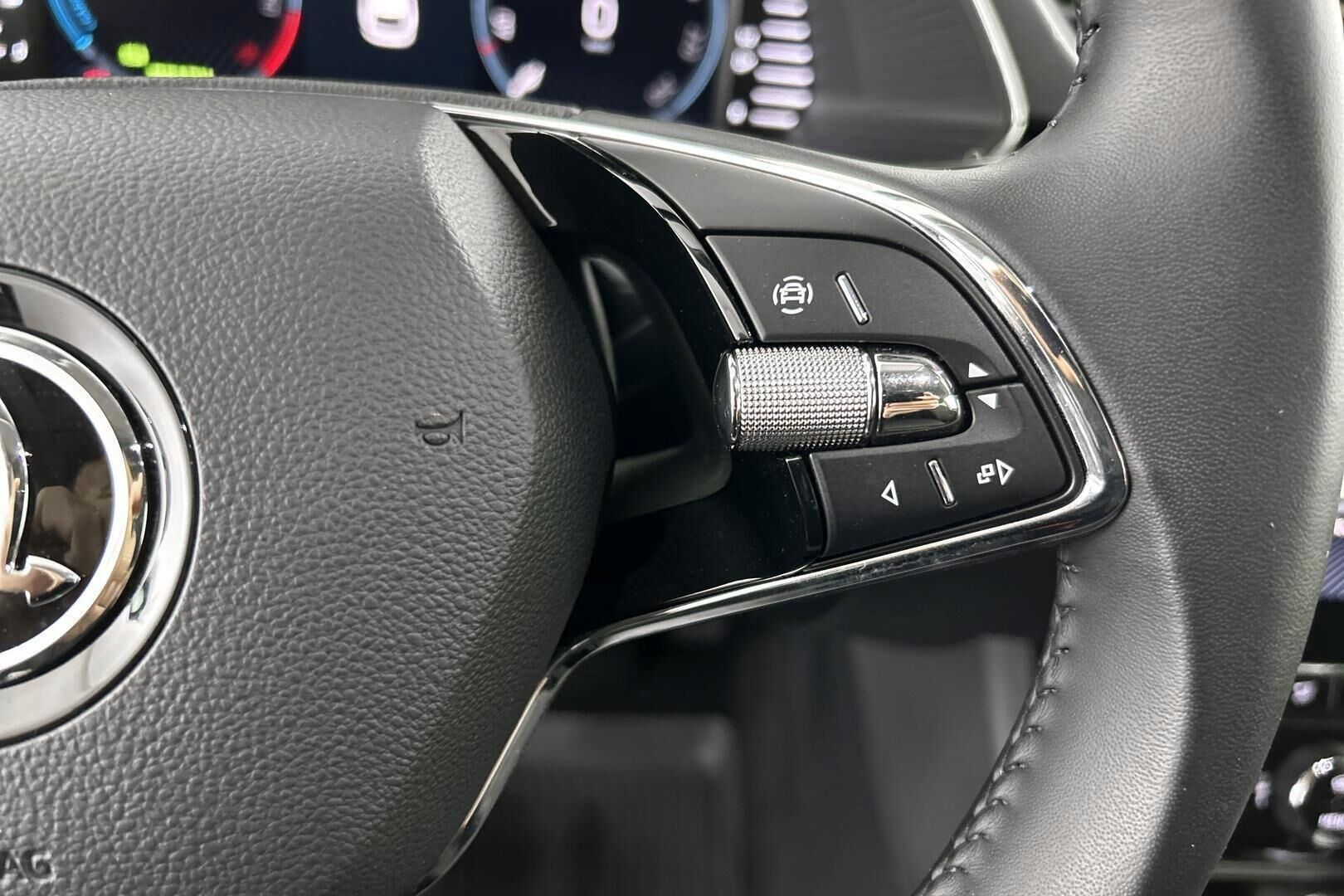 Skoda Superb iso kuva 24