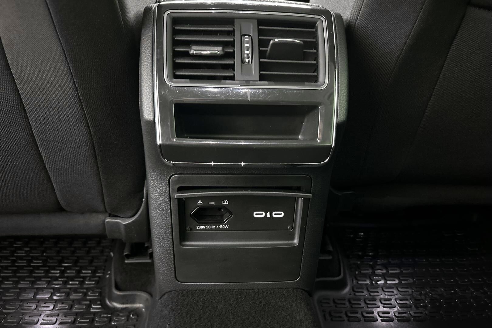 Skoda Superb iso kuva 26