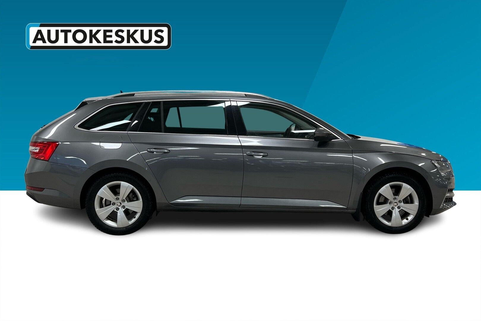 Skoda Superb iso kuva 3