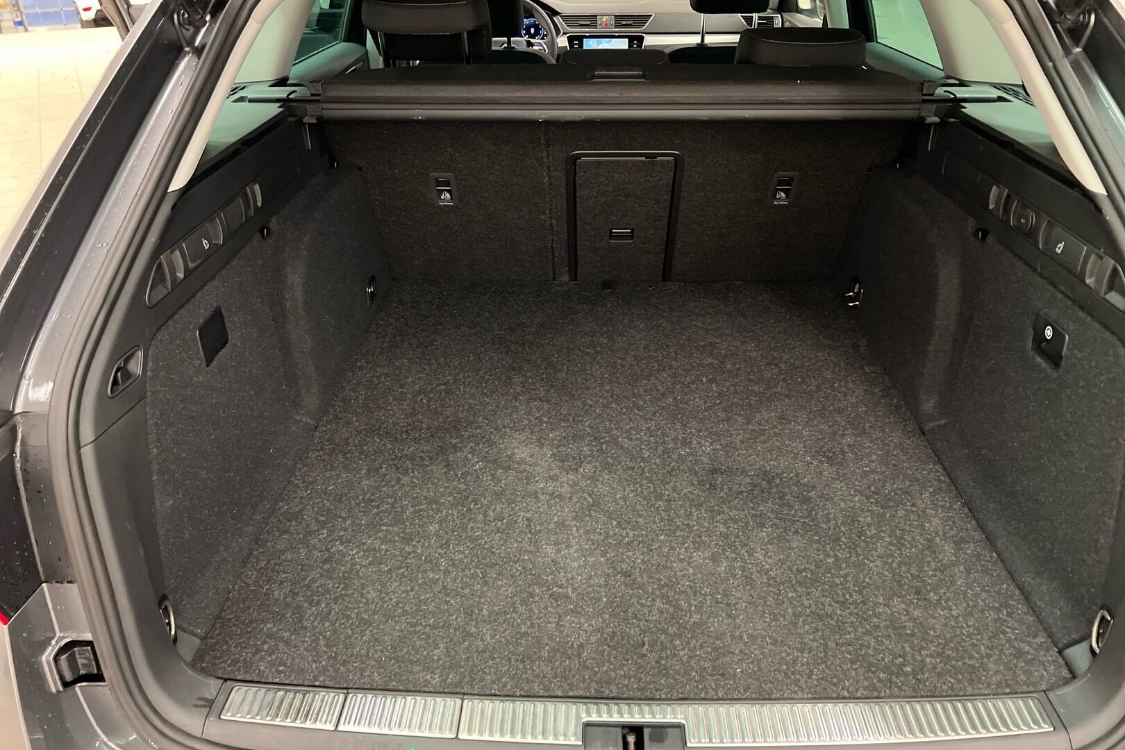 Skoda Superb iso kuva 5