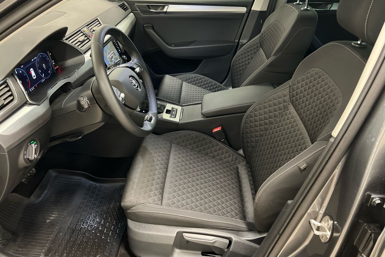 Skoda Superb iso kuva 6