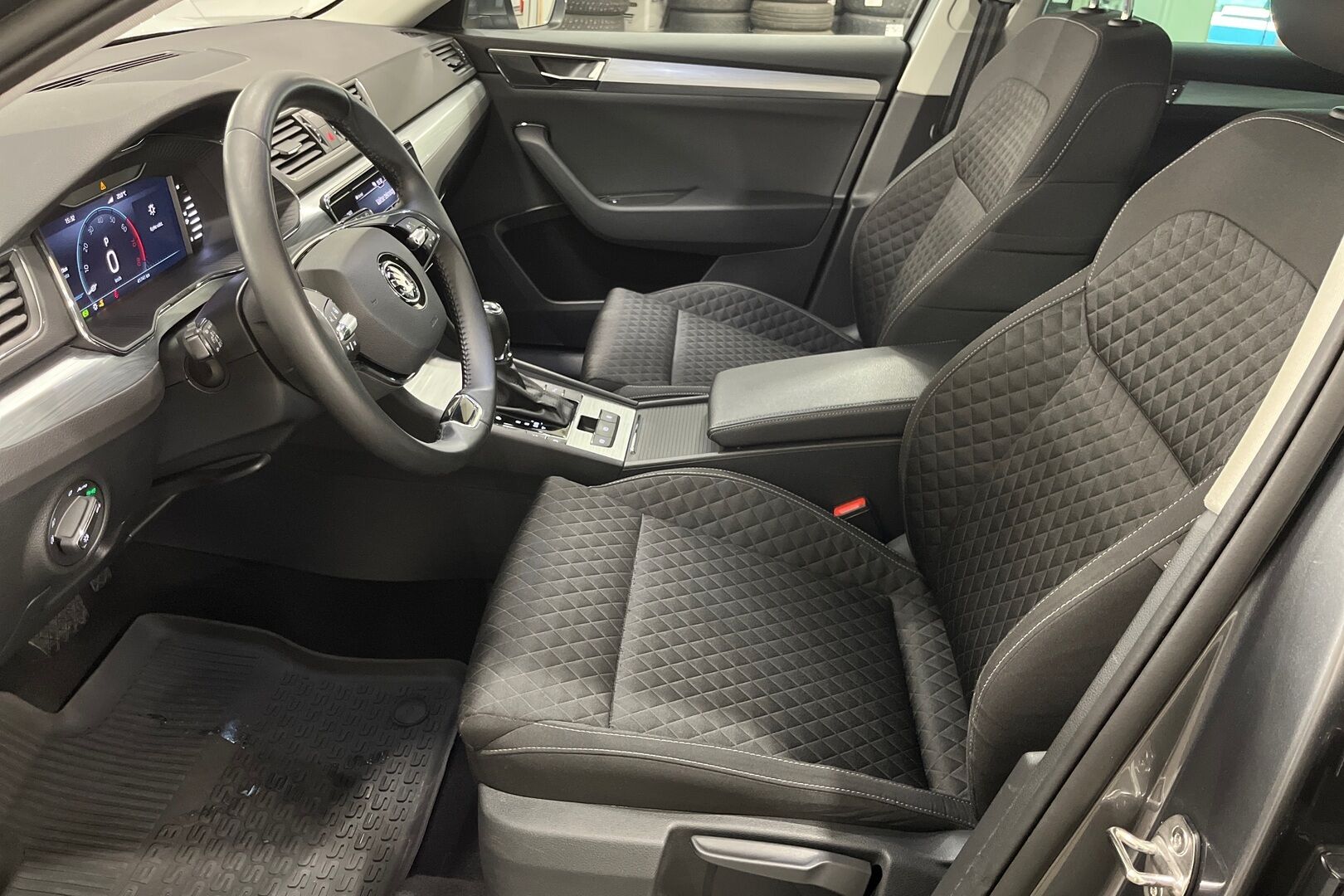 Skoda Superb iso kuva 6
