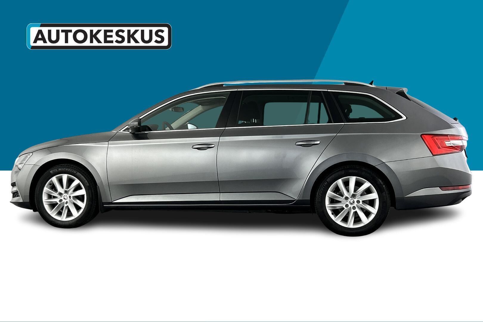 Skoda Superb iso kuva 8