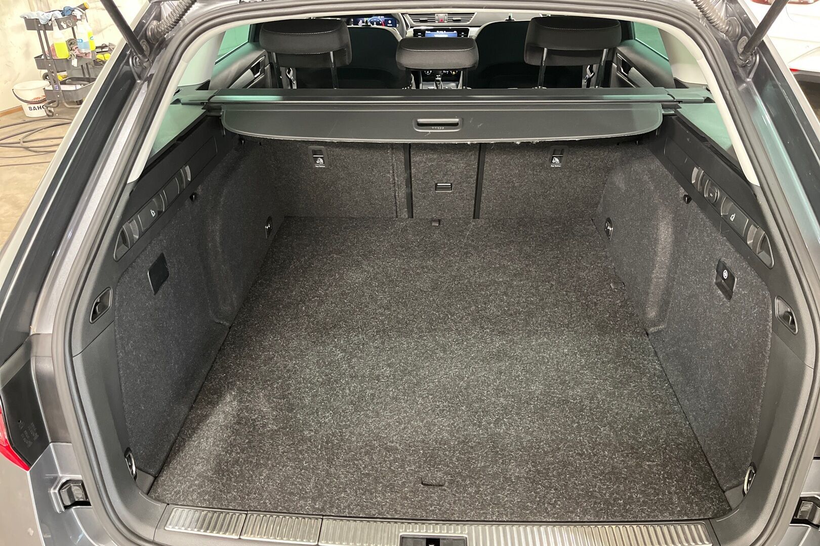 Skoda Superb iso kuva 9