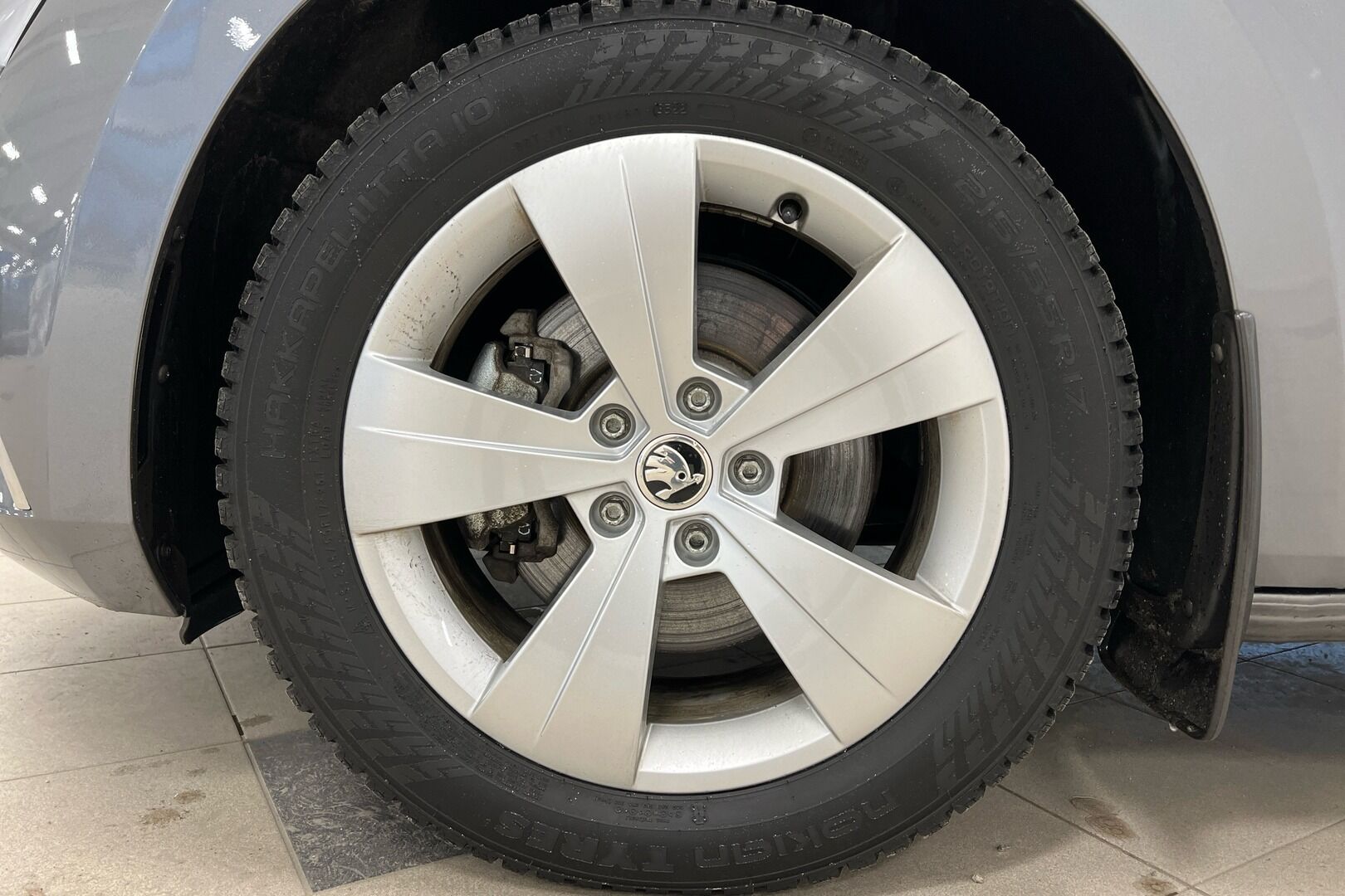 Skoda Superb iso kuva 23