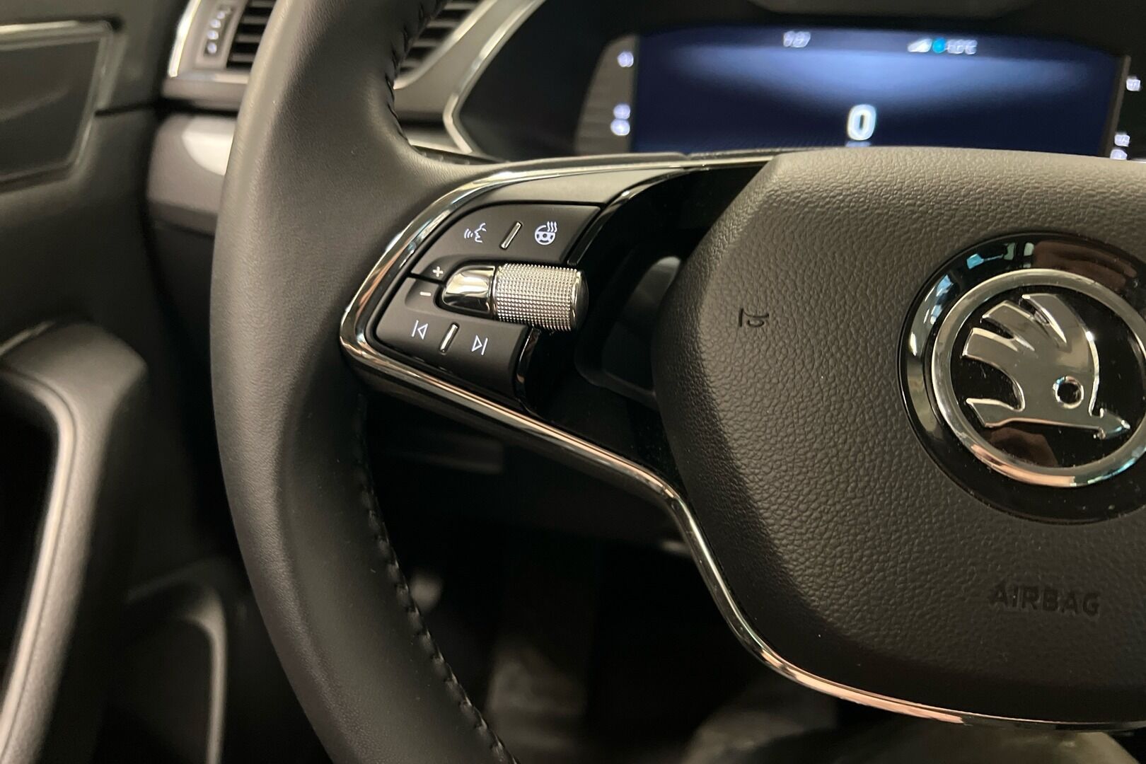 Skoda Superb iso kuva 12