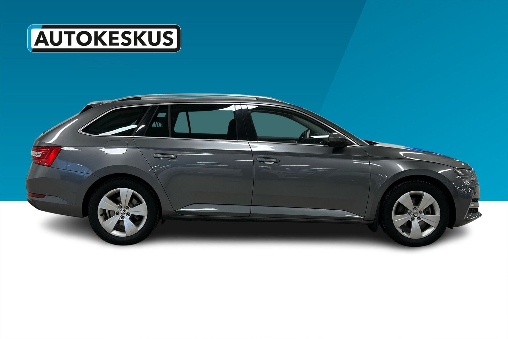 Skoda Superb iso kuva 13