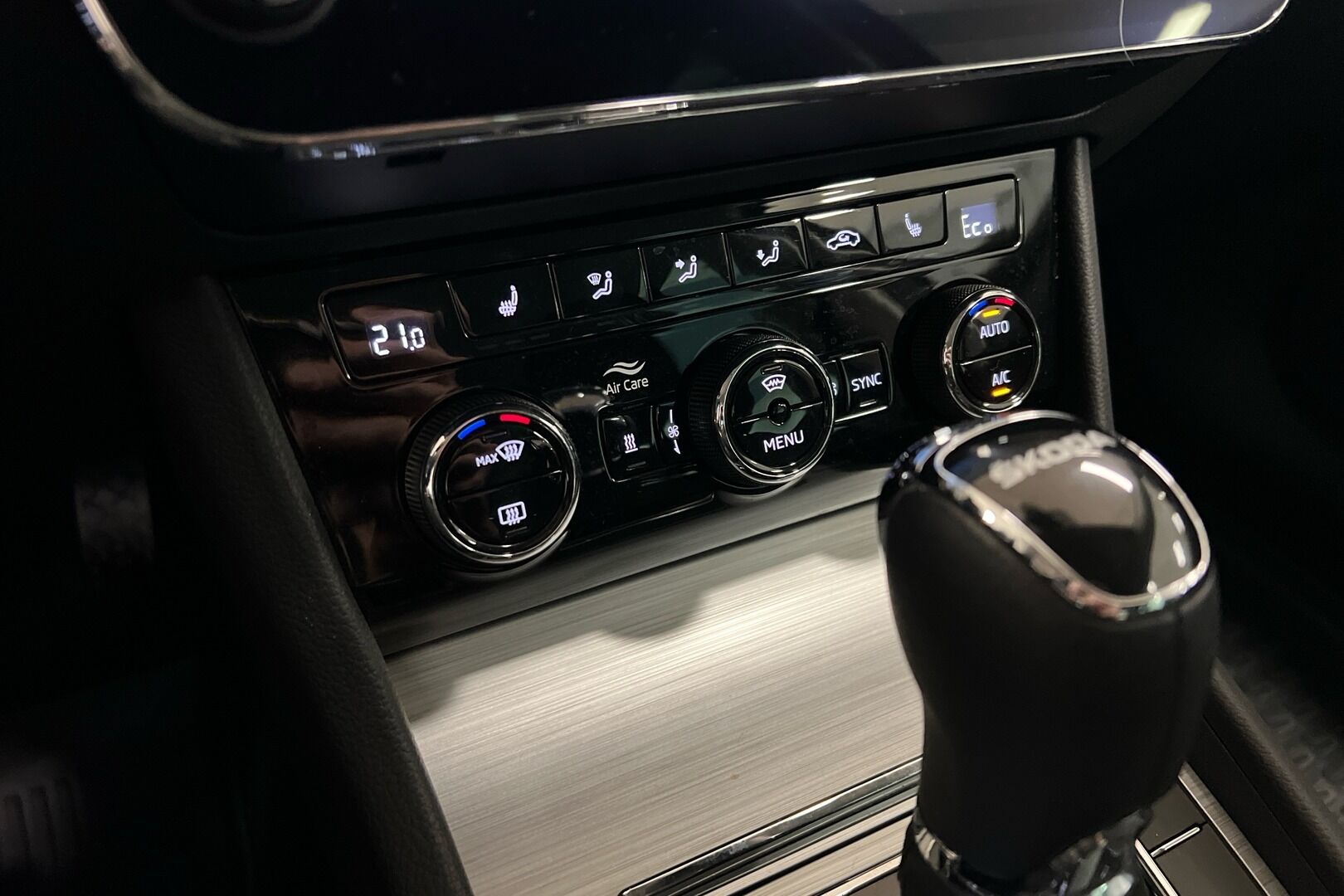 Skoda Superb iso kuva 15
