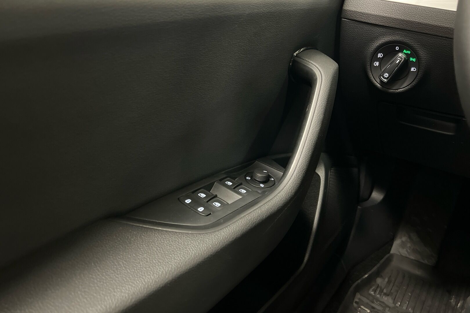 Skoda Superb iso kuva 18