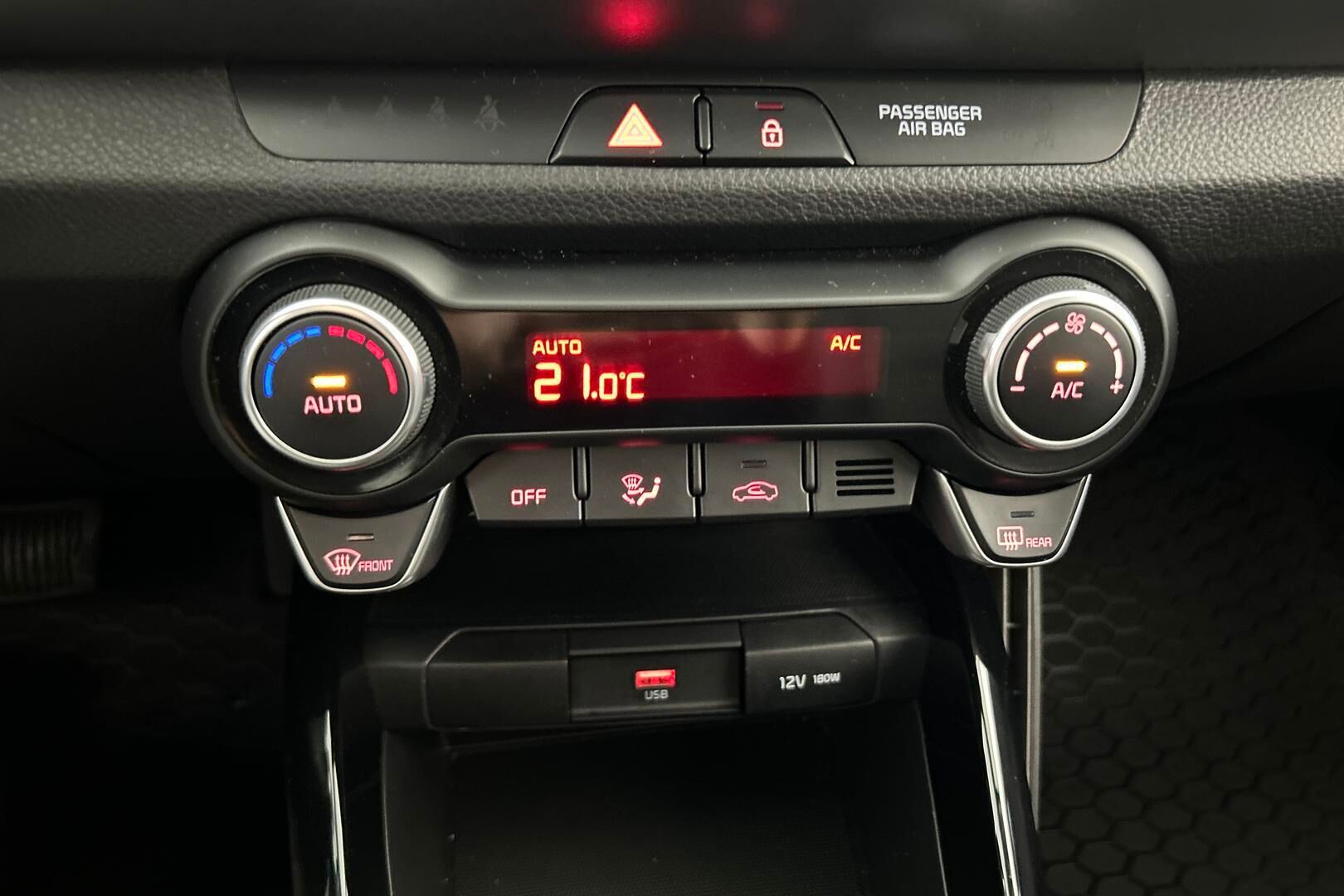 Kia Stonic iso kuva 18