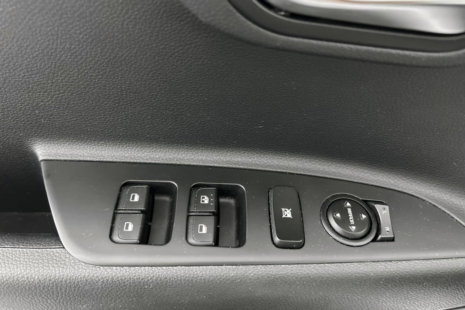 Kia Stonic iso kuva 24
