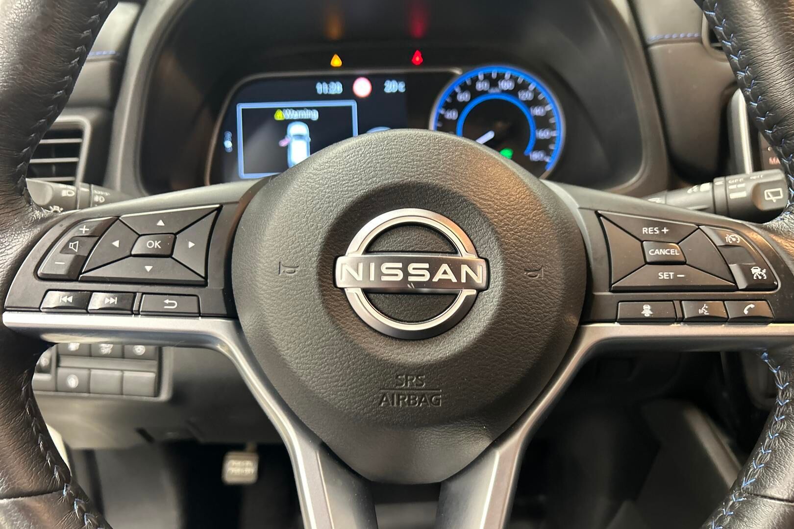 Nissan Leaf iso kuva 16