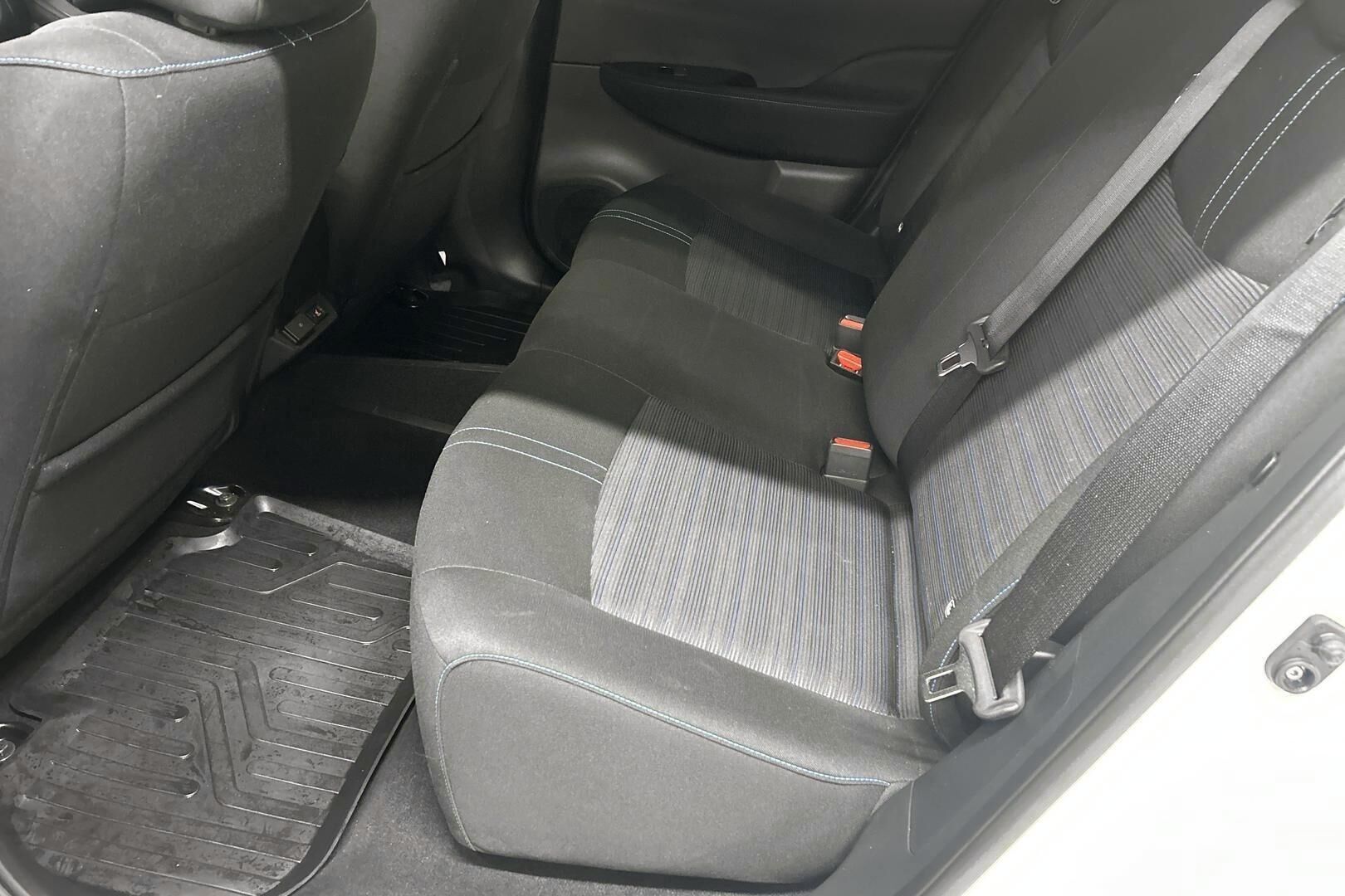 Nissan Leaf iso kuva 9