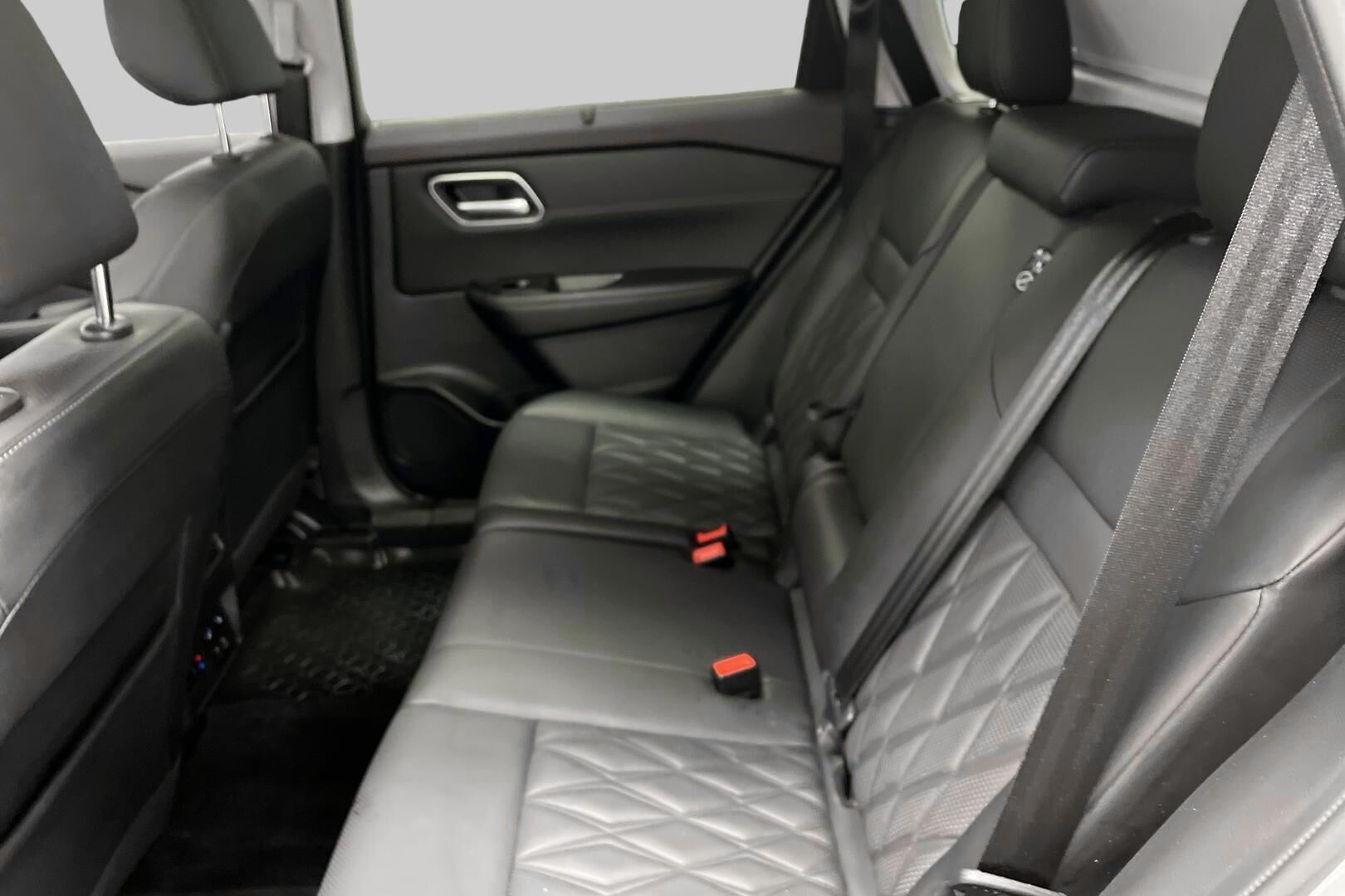 Nissan X-Trail iso kuva 9